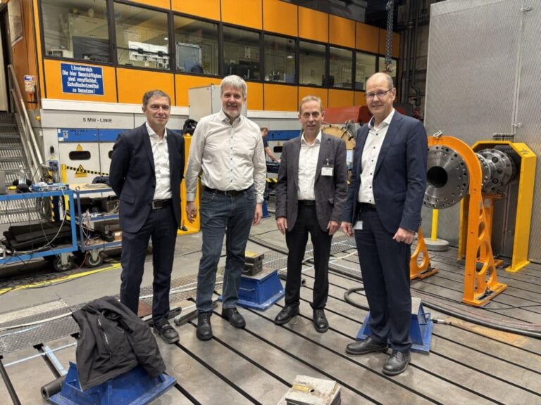 Hightech für die Energiewende: MdB Hans Koller besucht Flender in Ruhstorf