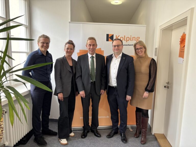 Bildung schafft Perspektiven – MdB Hans Koller und MdL Stefan Meyer bei der Kolping Akademie Passau