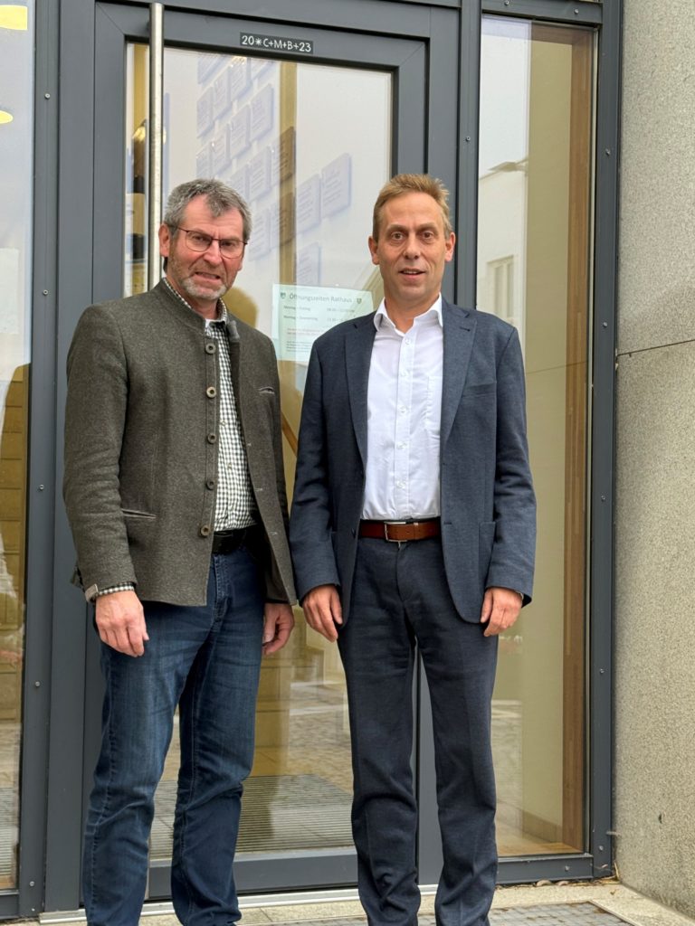 Offenes Ohr für die Kommunen: MdB Koller im Dialog mit Bürgermeister Straußberger über finanzielle Herausforderungen und