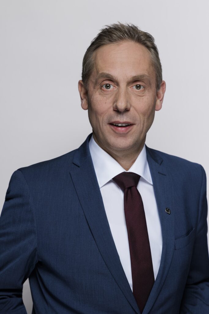 Hans Koller, MdB – Porträt (Studio, Nahaufnahme)